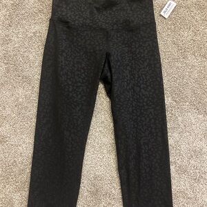 Women’s Old Navy workout capri Leggings Medium